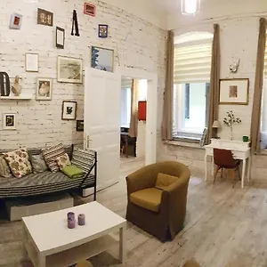 https://bpr-wolf-apartment-with-terrace.inbudapesthotels.com